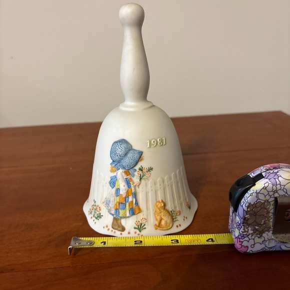 Vintage 1981 Holly Hobbie Porcelain Bell | Annual Designer Collection | Japan - Picture 5 of 6